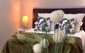 Happy Daze Spacious 45M2 Self Catering Apartment